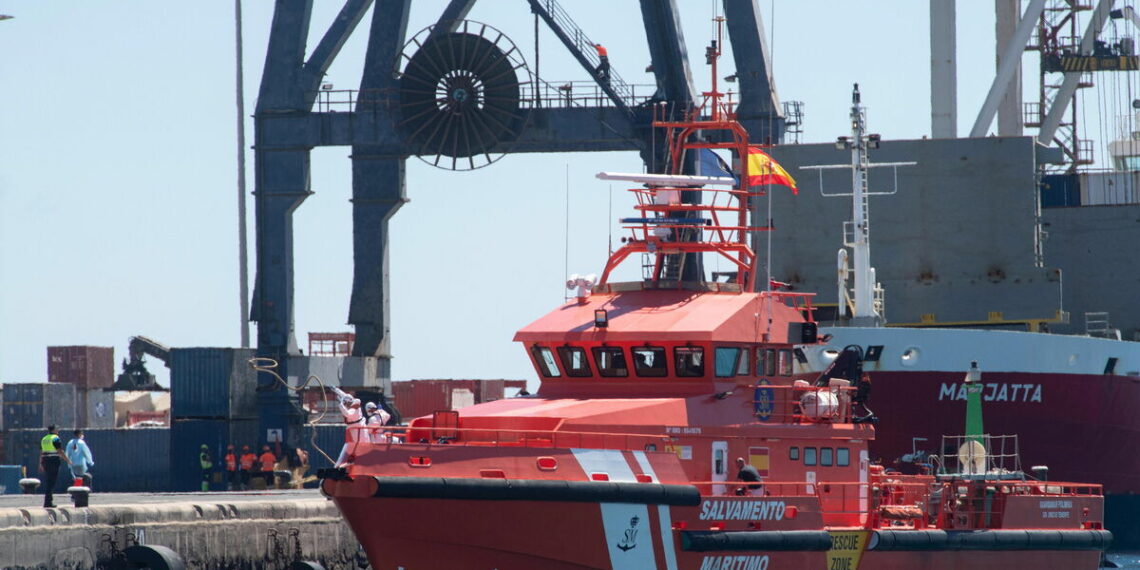 Trasladan al hospital de Cádiz a una mujer tras sufrir una caída en un crucero