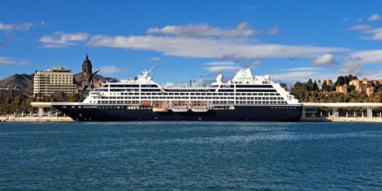 Tres cruceros visitan por primera vez el Puerto de Málaga durante esta semana