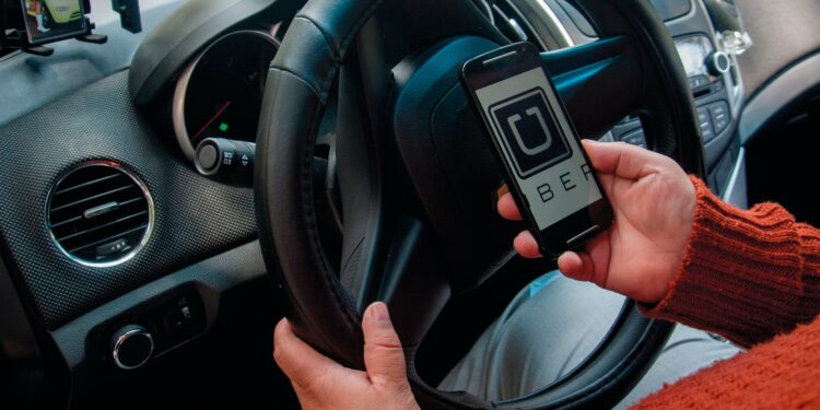 Uber, continúan cobros extra y viajes 'fantasma'