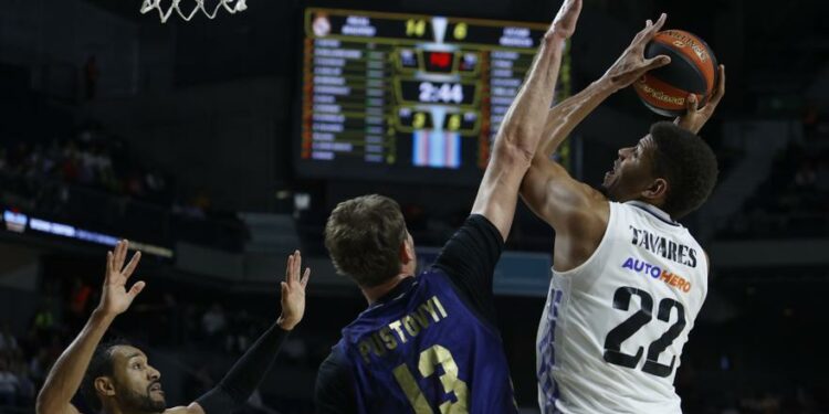 Un Madrid a velocidad de crucero aplasta al UCAM Murcia