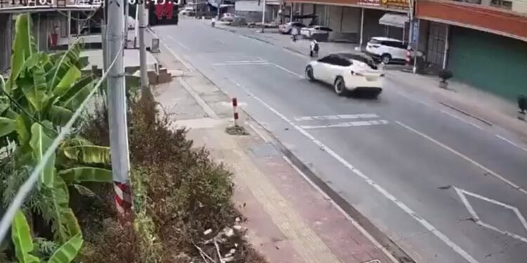Un Tesla fuera de control provoca un accidente mortal en China: aceleró por sí solo
