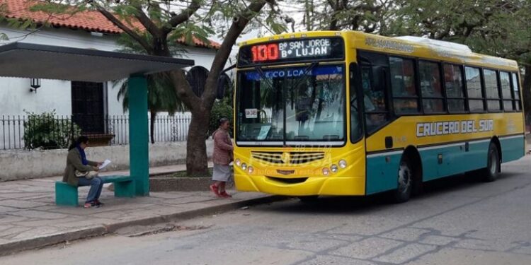 Vecinos molestos por la falta de servicio de Crucero del Sur