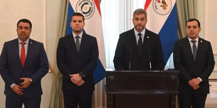 Viajes: Ejecutivo no reglamenta aún viajes y viáticos de funcionarios - Política