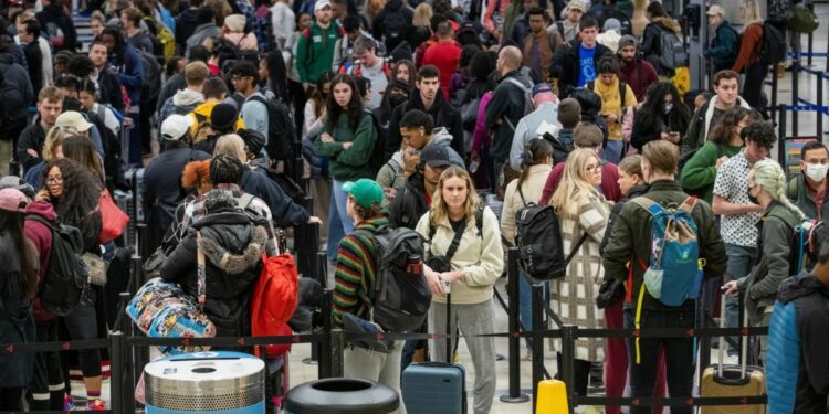 Viajes por Día de Acción de Gracias vuelven con fuerza después de la pandemia