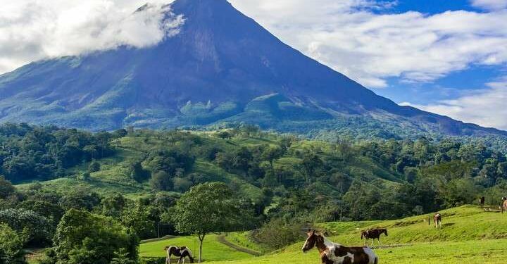 El volcán Arenal, uno de los 5 que siguen activos en Costa Rica.