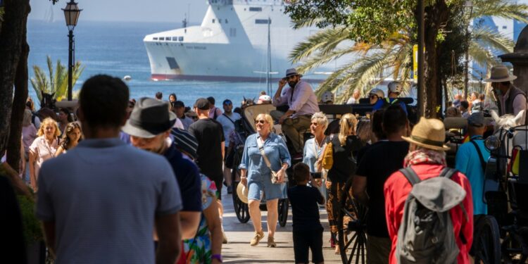 ¿Ciudad o "parque temático"? Vecinos contra la masificación turística