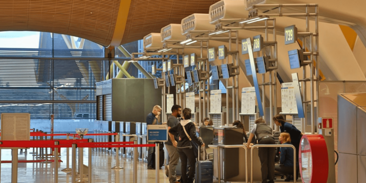 ¿Es más barato comprar boletos de avión en aerolínea o agencia?