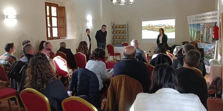 La Diputación de Cáceres presenta a agencias de viajes un catálogo con más de 80 experiencias en Ambroz-Cáparra