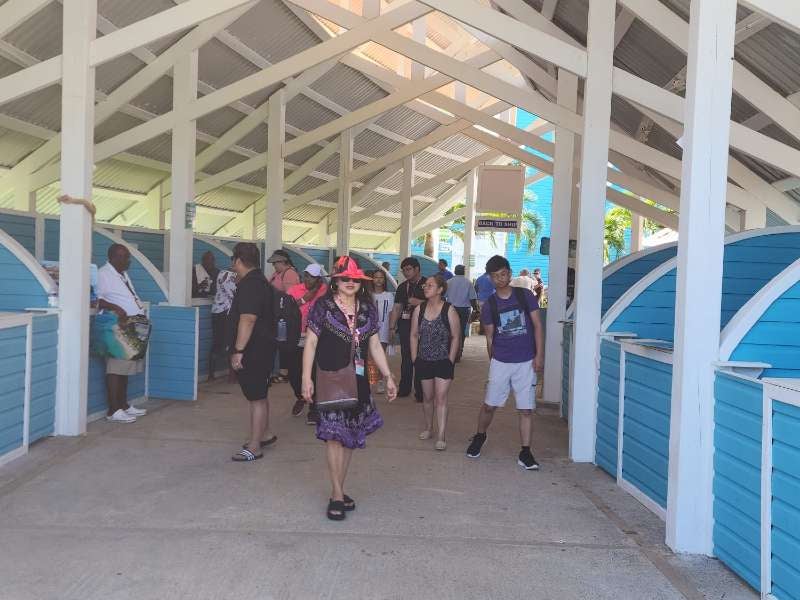 Visitantes conocieron el puerto en Roatán.