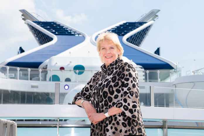Jo Rzymowska sale de Celebrity Cruises, actualmente es la vicepresidenta y directora general para Europa y Asia (EMEA)