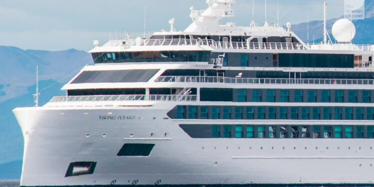 A bordo de un crucero golpeado por una ola gigante