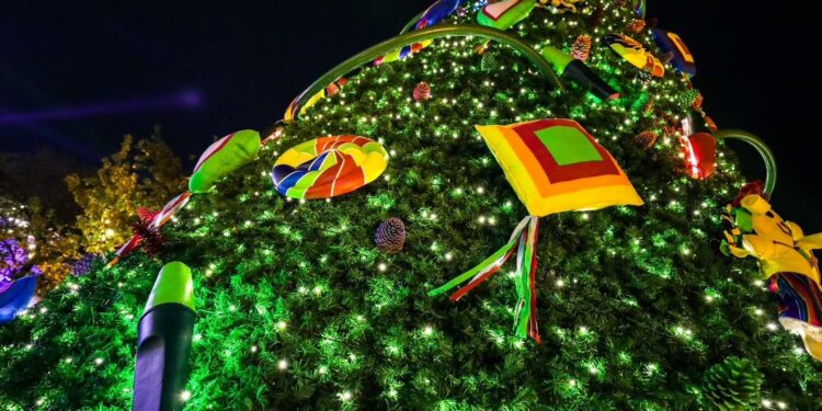 Samuel Garcia y Mariana Rodríguez invitan a gozar la Macro Navidad 2022