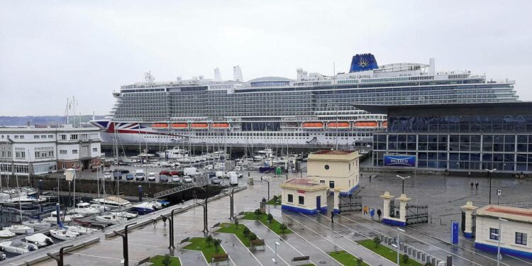 A Coruña continúa batiendo récords en tráfico de cruceros