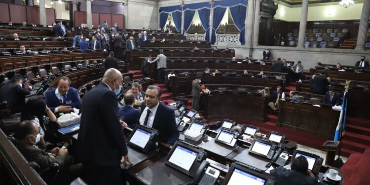Varios diputados han hecho viajes internacionales durante 2022, por lo que el Congreso de la República ha pagado más de Q500 mil en viáticos. (Foto: Hemeroteca PL)