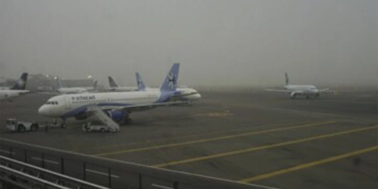 AICM suspende viajes por neblina