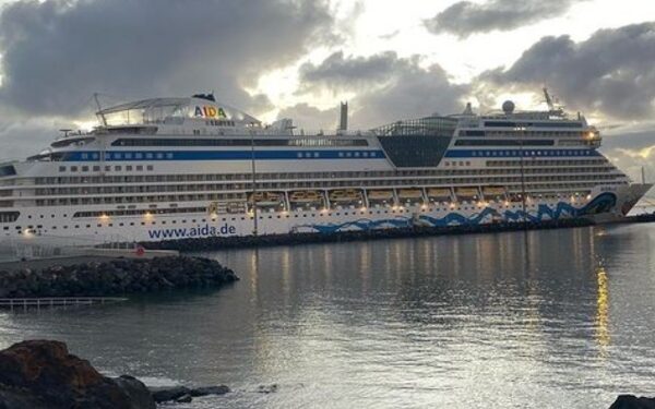 AIDAnova recibe sugerencias de autoridades locales en Canarias y Madeira