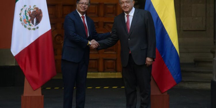 AMLO confirma viaje a Colombia para revisar con Petro estrategia antidrogas