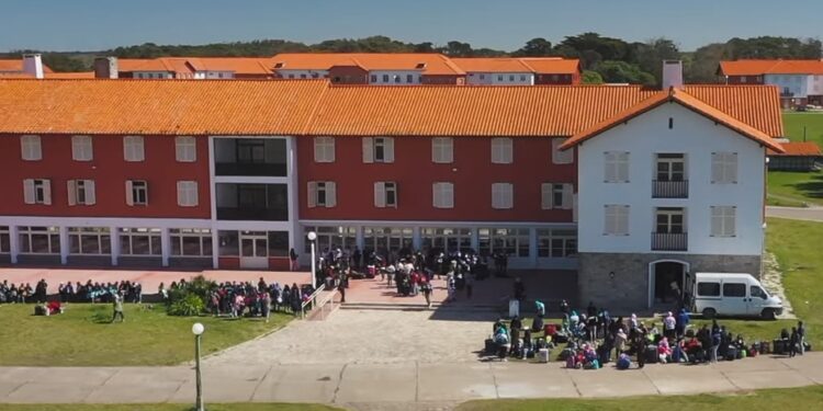 AUH y Jubilados: ¿cómo acceder a una paquete turístico de pensión completa y estadía por $1500 por persona?