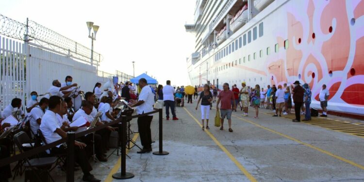Acapulco recibe al MS Norwegian Joy, séptimo crucero de la temporada