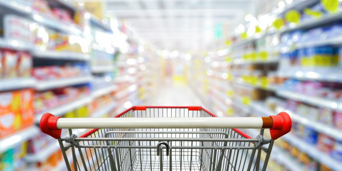 En las fiesta de año nuevo algunas tiendas cierran y otras reducen horarios, recuerda que puedes recurrir a los servicios en línea.