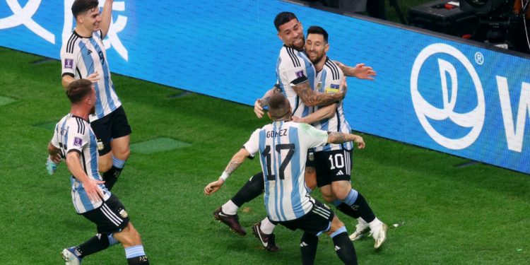 Soccer Football - FIFA World Cup Qatar 2022 - Round of 16 - Argentina v Australia - Ahmad bin Ali Stadium, Al Rayyan, Qatar - December 3, 2022 Argentina's Lionel Messi celebrates scoring their first goal with teammates REUTERS/Paul Childs