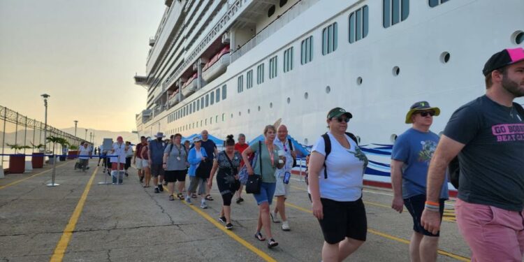 Arriba a Acapulco el crucero Norwegian Bliss