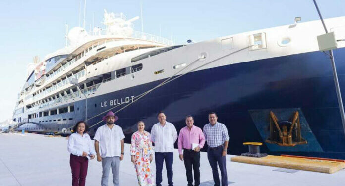 Arriba a Cozumel el crucero de lujo Le Bellot con 187 pasajeros
