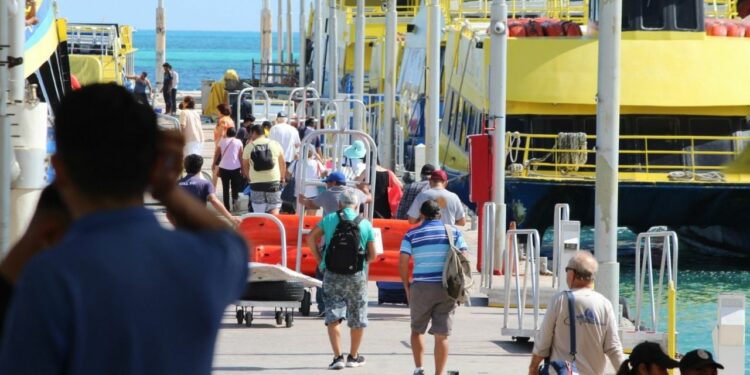 Aumentan los viajes en ferry a Isla Mujeres; embarcaciones zarpan cada 15 minutos