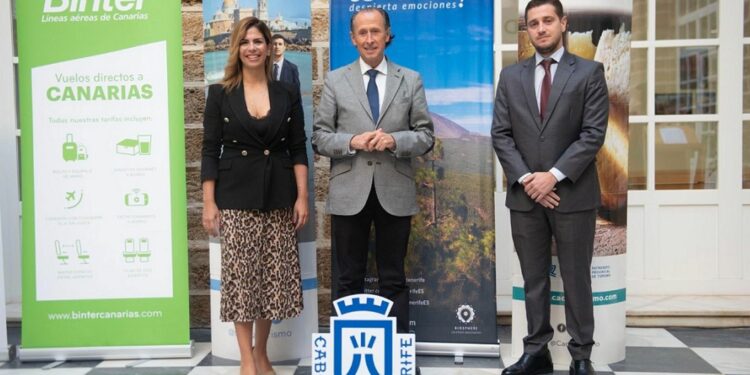 Cabildo de Tenerife y Diputación de Cádiz promocionan la ruta de Binter