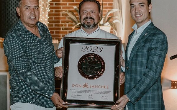 Don Sánchez y chef Edgar Román son reconocidos con el prestigioso International Five Star Diamond Award
