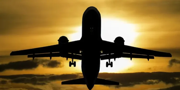 Algunas aerolíneas han anunciado descuentos y tiquetes hasta en 70 mil pesos. Foto: Pixabay