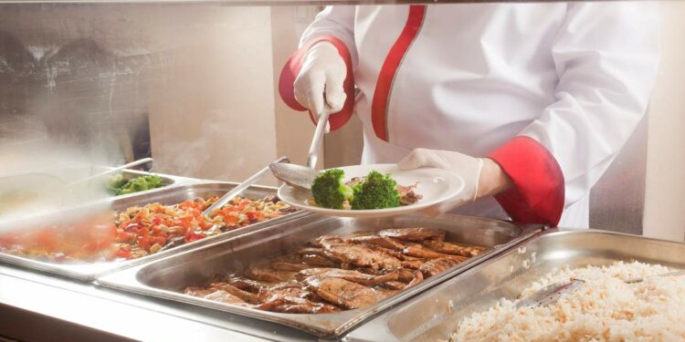 Competencia abre expediente sancionador a siete distribuidores de alimentos a colegios y hospitales