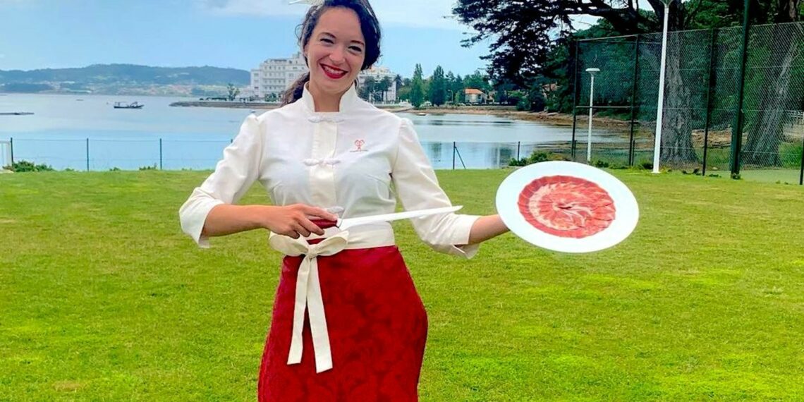 Consejos para cortar jamón según la cortadora profesional Raquel Acosta