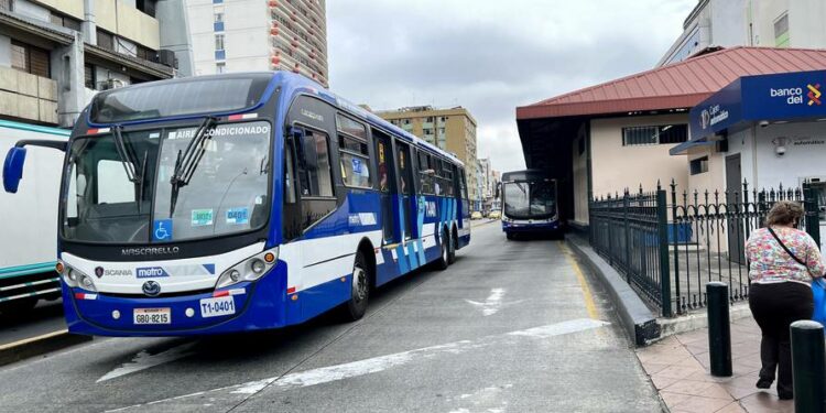Controles de ingreso y aforo se refuerzan en la Metrovía ante alta demanda por época navideña | Comunidad | Guayaquil