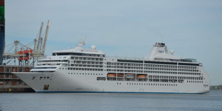 Crucero arriba a Puerto de Montevideo con 895 personas