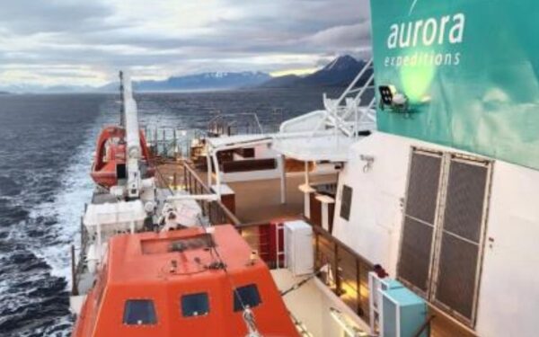 Crucero inaugural del Sylvia Earle zarpa desde Ushuaia con el CEO y a máxima capacidad