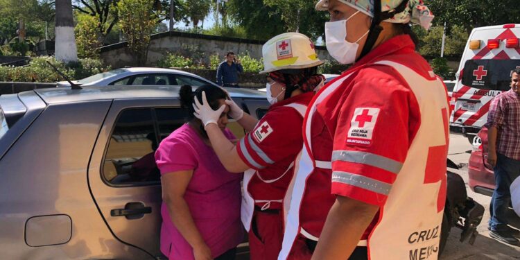 Dos heridas en carambola vehicular en crucero del 19 y Bravo