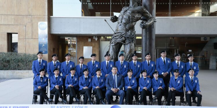 Egresan 57 alumnos de la Primera Generación del Plantel León de la Prepa Militarizada. – Boletines Dependencias