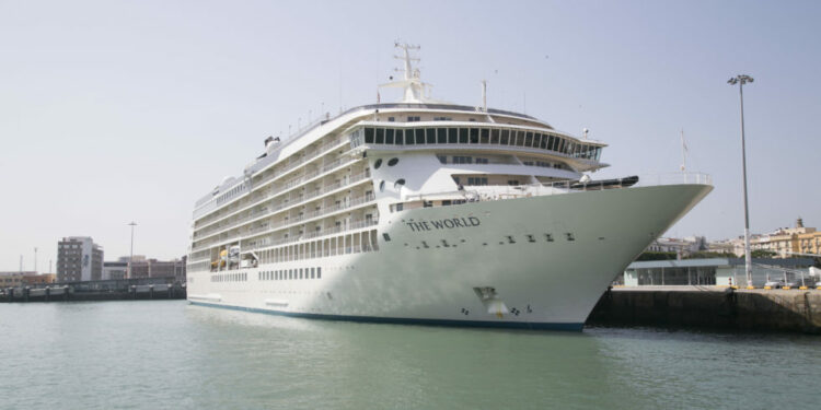 El Puerto de Cádiz recibe en las últimas 24 horas a once mil personas en cuatro cruceros