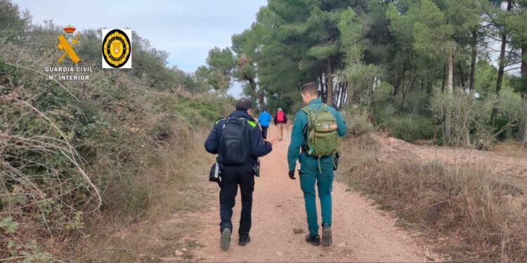 El SEPRONA de la Guardia Civil y la Policía Local de Montblanc impulsan una marcha senderista