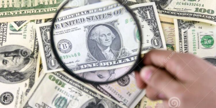 El dólar “blue” gira en la región por cuevas, arbolitos y Whatsapp