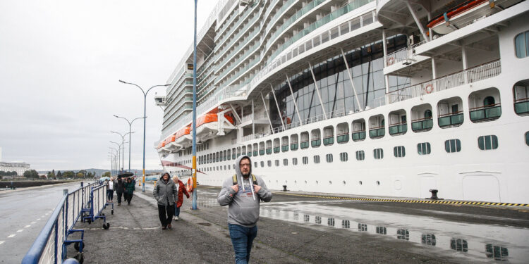 El sexto crucero más grande del mundo atraca en A Coruña