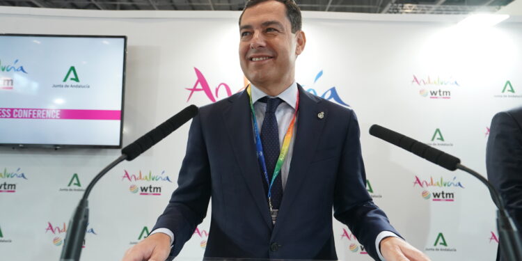 El presidente de la Junta de Andalucía, Juanma Moreno, en la World Travel Market de Londres.