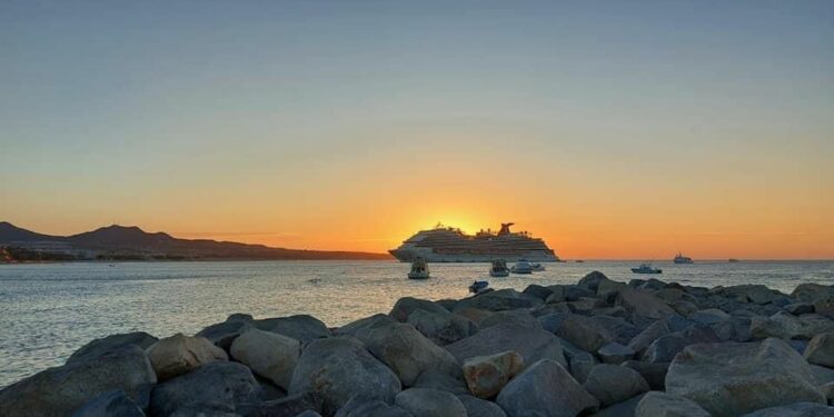 Empresarios a favor del cobro de impuestos a cruceros