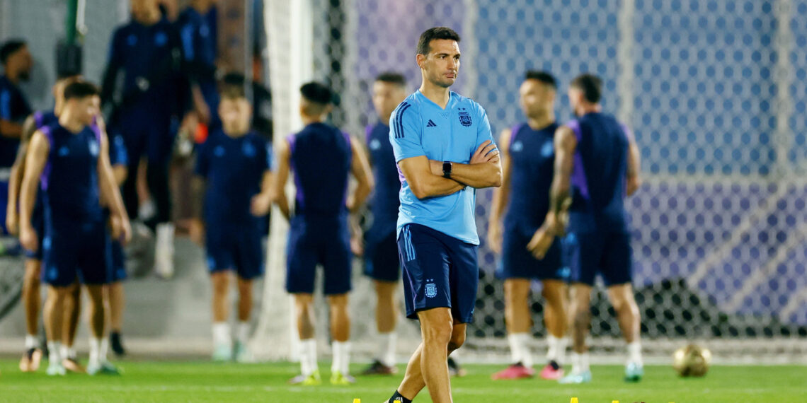 Scaloni durante un entrenamiento de Argentina | Reuters