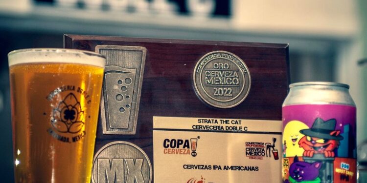 Ocho cervezas californianas galardonadas para tu intercambio navideño