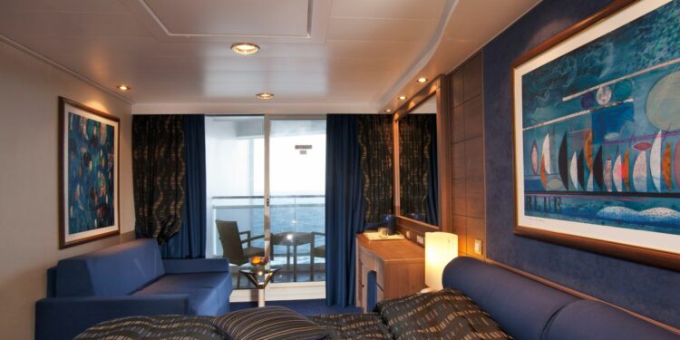 El joven arrendó un camarote de crucero por 12 años.