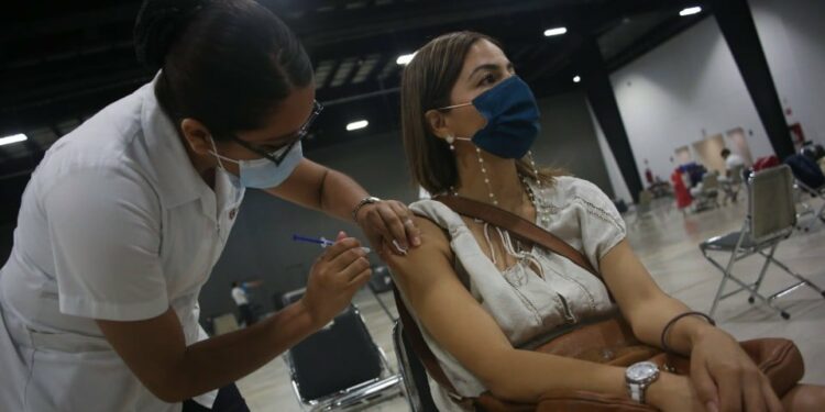 Horarios y lugares donde se aplicará la vacuna Abdala en CDMX
