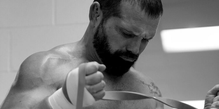 Jamie Noble participa en un combate de retiro en WWE Live Holiday Tour