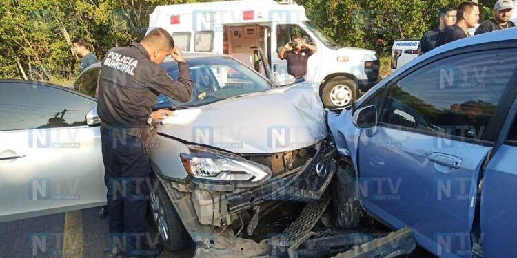 Jóvenes estudiantes son impactados por alcoholizado conductor en el Crucero de San Blas